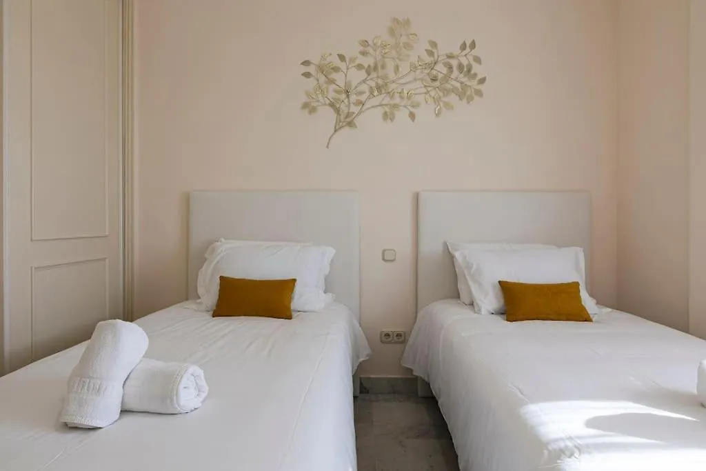 Luminous Apartment In Puerto Banus, Marbella