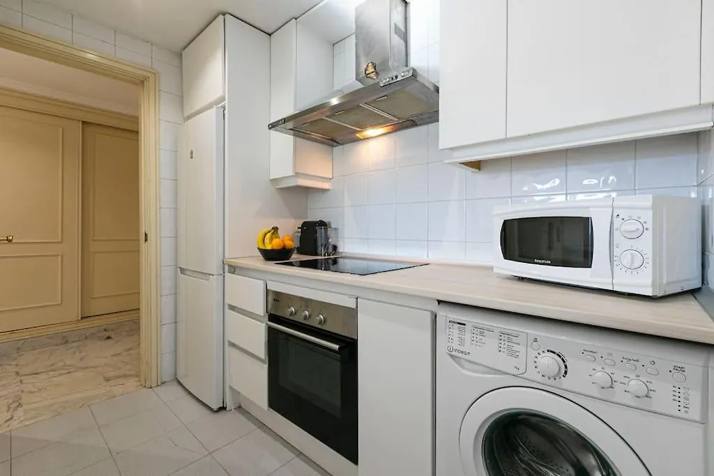 Luminous Apartment In Puerto Banus, Marbella