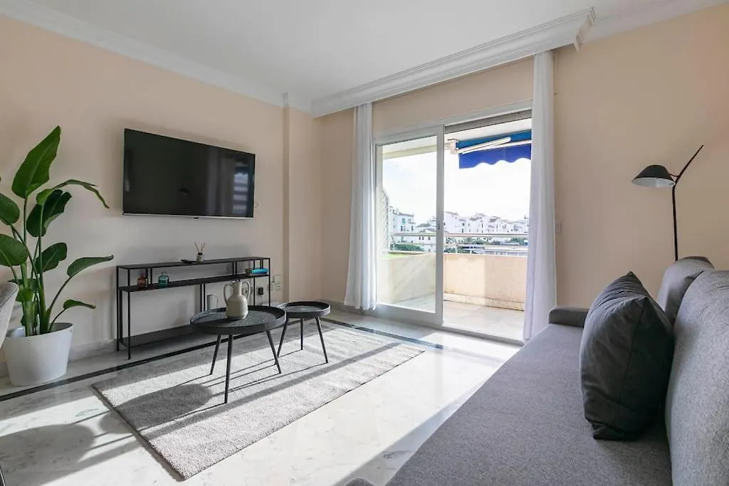 Luminous Apartment In Puerto Banus, Marbella