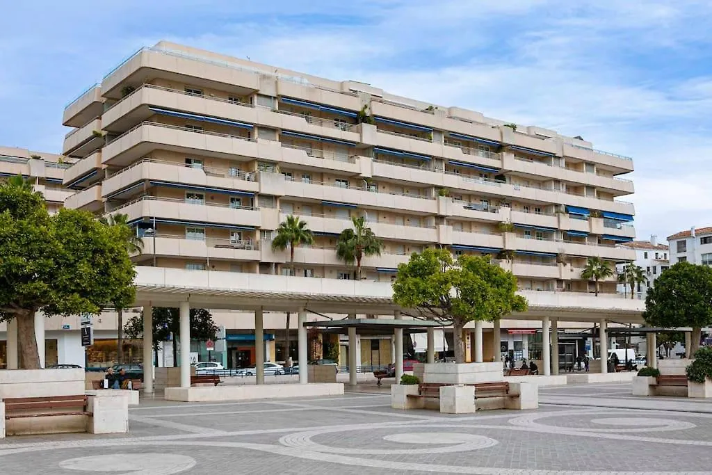 Luminous Apartment In Puerto Banus, Marbella Spain