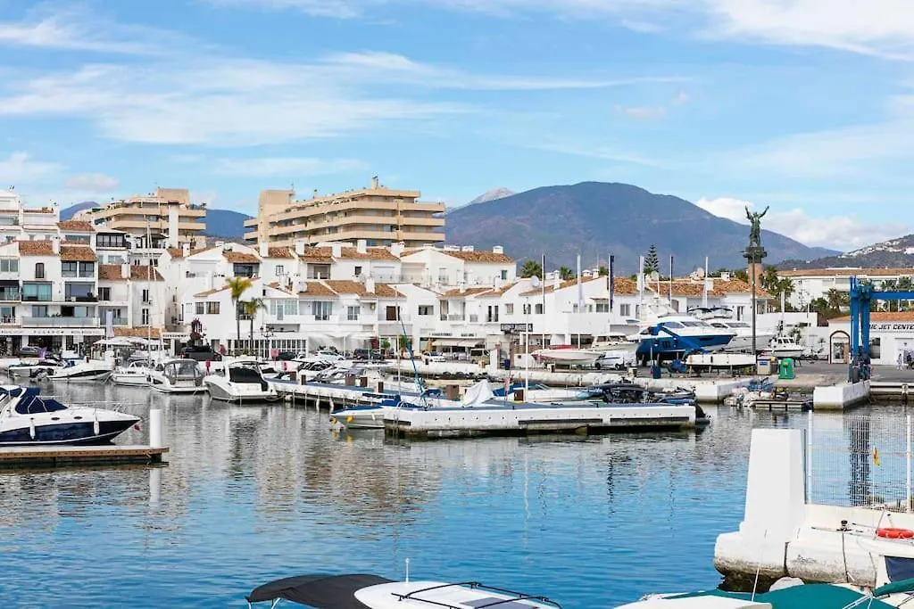 Luminous Apartment In Puerto Banus, Marbella
