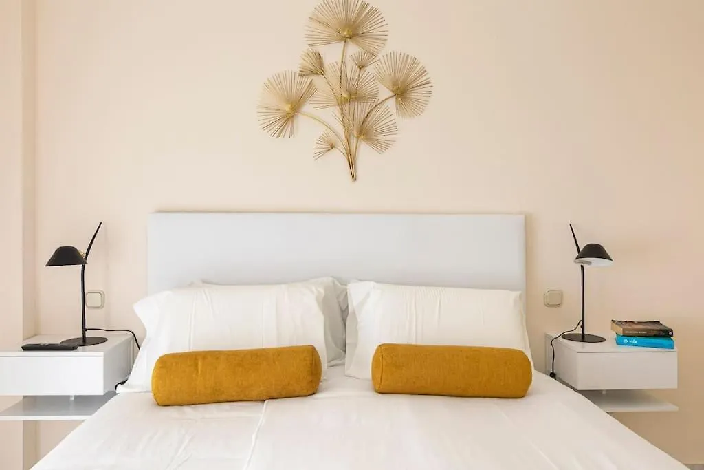 Luminous Apartment In Puerto Banus, Marbella