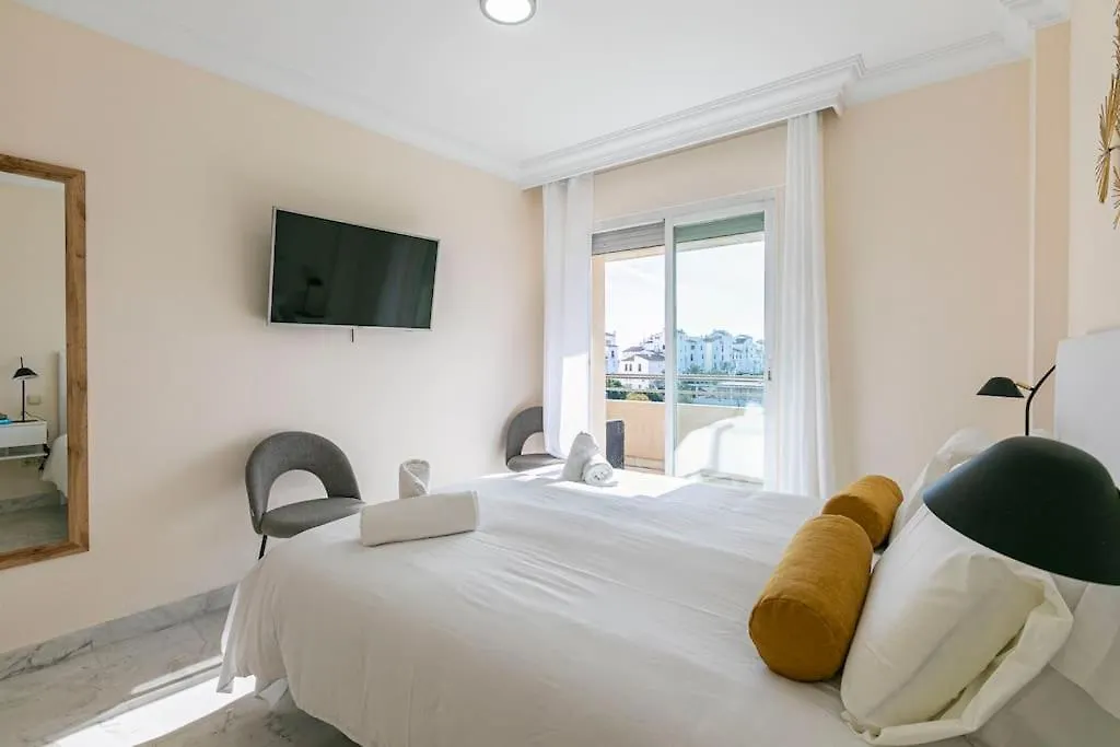Luminous Apartment In Puerto Banus, Marbella